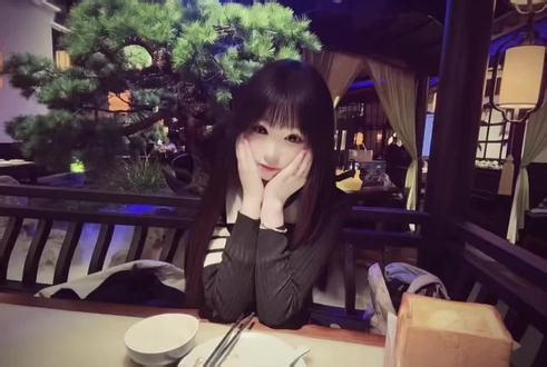 和你聊到半夜激动的睡不着的时候 我就预料到 会有一晚为你哭到深夜