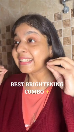 Hadiya Siddique on Instagram: "This is a skin brightening combo that you are sleeping on. Honestly it’s SO good. 🤌✨ If you’re dealing with dull skin, uneven texture, pigmentation or stubborn dark spots, try this simple routine. - 2 nights/week: Use AHA based Serum or toner at night. It exfoliates, smoothens texture & boosts glow. If you are a beginner then use 5% lactic acid serum. - Other nights: Use a depigmenting serum with Alpha Arbutin, Kojic acid, Tranexemic acid, Niacinamide that targets