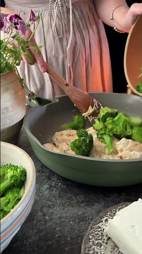 Creamy Skillet Chicken and Broccoli 🥦 Full Recipe Below 👇🏻