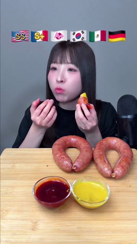 巨大ソーセージを爆食いする楽しいMukbang