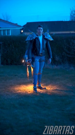 Jet Exhaust 2.0! I just wanted to see how much of an upgrade the new arrays are 😳😁So I made a little video in the night time - sorry for potato quality - moonlight isn’t much help… 😓 The shoulders are finalized - now I need to solder the rest of the lights, and airbrush some paint ❤️ . As always - please let me know what you think!! 🔥❤️ . #videogamecosplay #animatronics #animatronic #wings #cosplaywings #cosplaywip #propmaking #exoskeleton #gamecosplay #cosplay #cosplayer #articulatedwings #