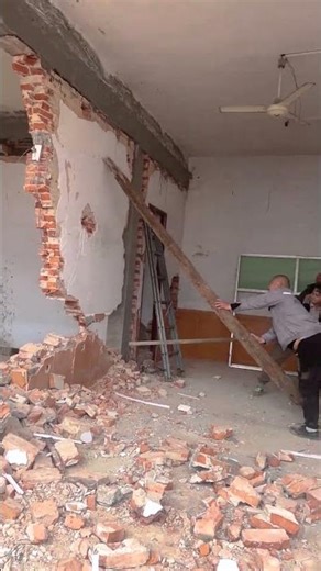 Controlled Brick Partition Wall Demolition Using a Tensioned Support