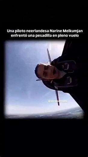Verdad Cruda on Instagram: "La piloto acrobática neerlandesa Narine Melkumjan enfrentó una situación realmente aterradora durante un vuelo de entrenamiento. Mientras pilotaba su Extra 330LX, un avión ligero utilizado para acrobacias, la cúpula transparente de la cabina se abrió inesperadamente en pleno vuelo y se hizo añicos, dejando a Melkumjan expuesta al fuerte viento, al ruido y a la falta de protección visual y respiratoria, el 24 de junio de 2024. El incidente fue grabado en video y compar