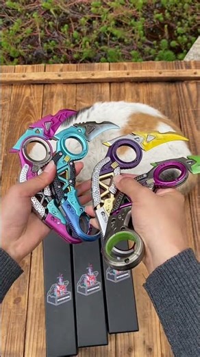 Which one do you like?#apex #heirloom #octane #wingman #bloodhound #wraithheirloom