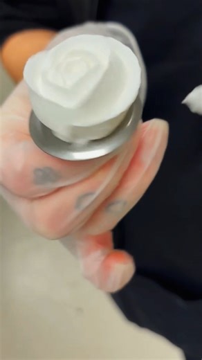 🫵🏻Do you love working with the public? 🥖Are you an experienced baker? 🧁 Do you have cake decorating skills? 🥩 Are you a trained meat cutter? 💻 Do you have data entry experience? If you answered YES to any of these questions and are looking to join a fun and dynamic team, we may have the perfect career opportunity for you! Foodland Niagara-on-the-Lake is currently looking for skilled full-time bakers, cake decorators, meat cutters, and file maintenance clerks to join our team. If you or som