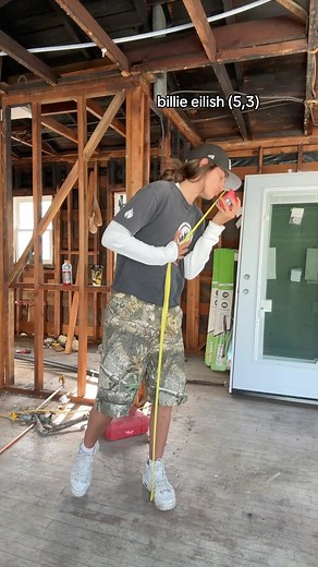 Avery Cyrus on Instagram: "🧍🏻‍♀️"