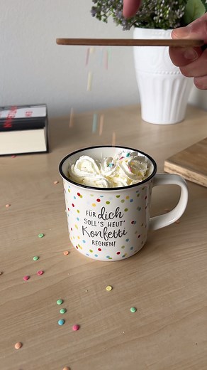 Die Welt braucht definitv mehr Konfetti!🫶🥳 Für Dich soll es daher ganz viel Glitzer und Konfetti regnen!🤩Hab einen tollen Tag🎊✨ . #sheepworld #konfetti | sheepworld