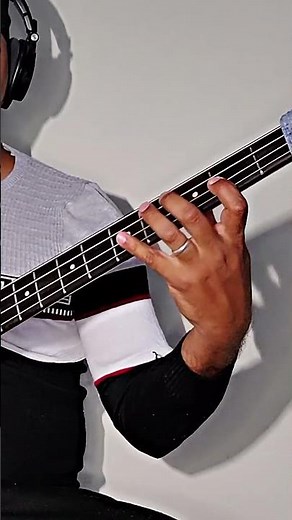 ejercicios con triada mayor y menor - Tutorial bajo eléctrico