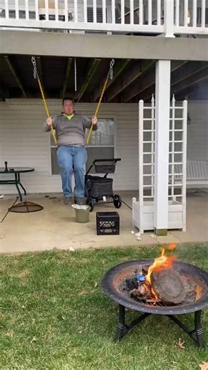 When this fat man was swinging on a swing, something happened to him that will surprise you #shorts