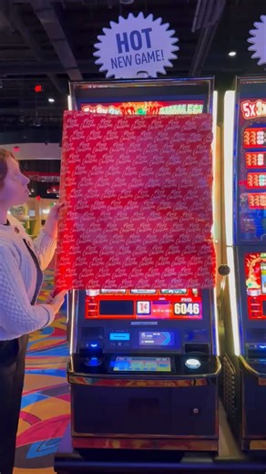 We have the best gift wrapped up for you! Do you know what it is? 🎁 🤪 | Hollywood Gaming at Dayton Raceway