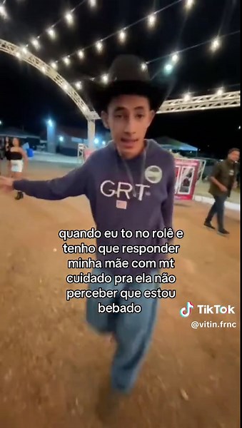 Eu Respondendo à Minha Mãe no Meio do Rolê