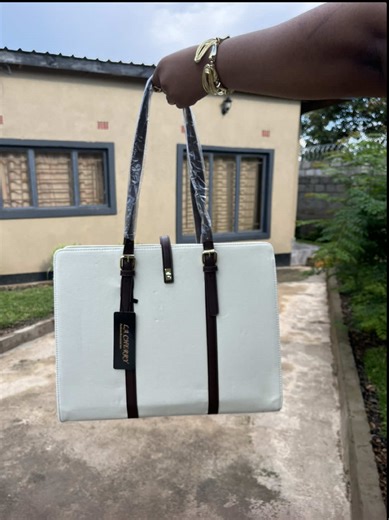 ✨ Clean girl aesthetic… but make it AFFORDABLE 😍👜 This Laptop Bag?? Giving luxury without the luxury price 💅🏽✨ 💰 ONLY K450🔥 📍 Kabangwe, Lusaka 📲 WhatsApp:  260777479705 #zedtiktok🇿🇲🇿🇲 #trending #laptopbag #fyp #handbag