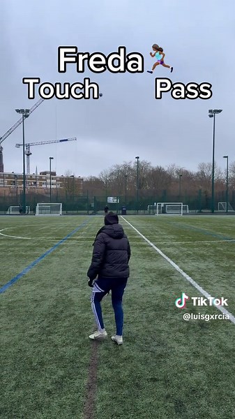 Touch and Pass Challenge 😱 #football #soccer #viral #footballtiktok #soccertiktok