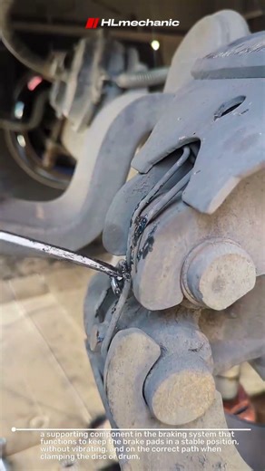 easy way to remove brake shoe fasteners #mechanic #remove #brakesystem #repair