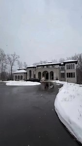 Tour this Bloomfield Hills, Michigan estate 😍. Builder: @sapphireluxuryhomes Landscaping: @sapphirelandscaping Agent: @realtysolutionsofmi 🎥 @wayup_media #luxuryhomes #luxuryrealestate #newhome #homedesign #luxuryhomebuilder #ballercribs | BallerCribs