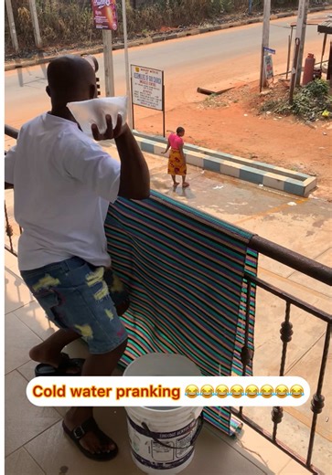 Cold Water Splashing Prank on Friends