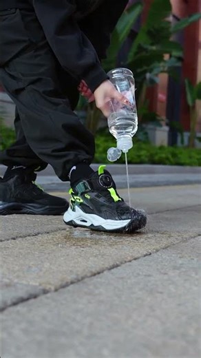 These Snow Boots Make Winter Fashion Look Effortless