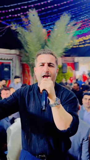 ‎میثم احمدی‎ on Instagram‎: "بعد از مدتها موزیک خاطره ساز مادر از زنده یاد حبیب اجرا کردم وقتی صدای مادر میزدم متوجه جو مجلس و تمام حس و حال پیر جوان در آنجا بودم .هر کسی به نوعی خاطره ای برایش تازه میشد ..شما چطور؟؟ جانم به قربان تمام مادران سرزمینم🙏🏾 #مادر #مادرانه #مادر#عشق #مادر #زندگی"‎