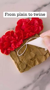 This white icing bow got a sweet little upgrade. A few careful lines with a brown edible marker and suddenly it looks like classic baker’s twine. It’s a simple detail that makes your cookie look like it’s gift-wrapped, no actual string needed! #cookietutorials #cookier #BakedWithLove #sugarcookies #cookiedecorating #cookiedecoratingvideo #cookietutorial #royalicingart #decoratedcookies | The Cookie Box Club