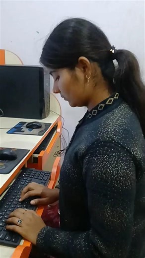 Desktop icons hide/show trick 🔥 Computer tips in Hindi 💻 #DesktopTrick #ComputerTips #Shorts