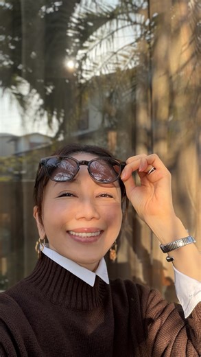 坂村かおる on Instagram: "今年は、なぜかブラウンコーデが気になって。 でも意外とブラウンって探すと デザインやカラーがハマる物が中々無かった💦 UNIQLOのローゲジハイネックニットがカラーとデザイン、毛玉になりにくそうなので 気に入りました🤎 敢えて、ノーアクセでボストングラスで まとめまして。 いつもフィードに遊びに来てくれて、ありがとうございます。 お一人お一人へ返事が出来ませんが、皆様のコメントに元気を貰っております😊 #クィーンオブ美魔女@ #team美魔女@ #坂村かおる #トータルビューティーアドバイザー #美しく老いる #美魔女@ #bimajostyle"