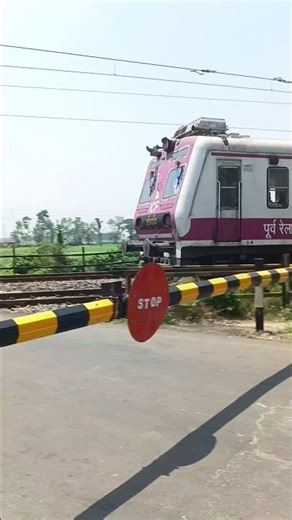 Howrah local train//NALIKUL STATION RAIL GATE #train #viralshort #viralvideo