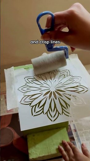 The easiest way to use stencils and paint! Mini tutorial #stencil #stencilart #stencils #chalkpaint