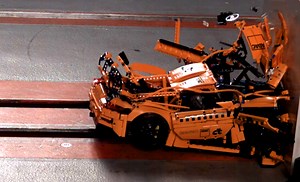 Lego-Porsche im ADAC-Testzentrum: Das spektakuläre Crash-Video