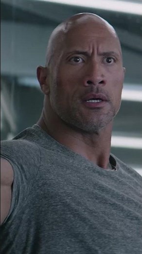 Tiene a La Roca entre sus piernas 😳🔥 | Rápidos y furiosos: Hobbs & Shaw | Sony Channel