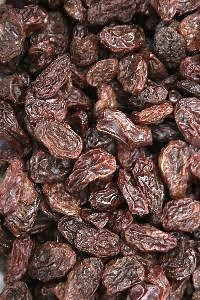 How Much Vitamin K Is in Raisins?