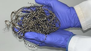 Metal waste catalyst forges way to hydrogen production from water - Interesting Engineering