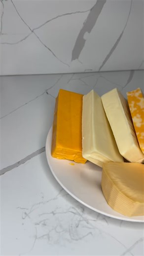 Breana’s Cuisine on Instagram: "This came out so fire 🤤🔥 MAC & CHEESE 🧀 #macandcheese #thanksgiving #tini #foodie #holidays #baking #cooking #friendsgiving"