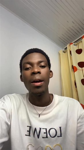 Legenddesign_officiel | Design graphic on Instagram: "Prompt : Créer une image avec cette photo de moi de dos, inclinant légèrement la tête d’un côté. Mes cheveux se transforment en un chignon en désordre avec des touffes qui poussent autour de son visage. Je porte un élégant dress noir sans dos avec de fines bretelles, tenant un grand bouquet de roses rouges devant elle. L’arrière plan est un point simple et brillant qui le met légèrement en valeur, créant un effet dramatique. Les couleurs domi