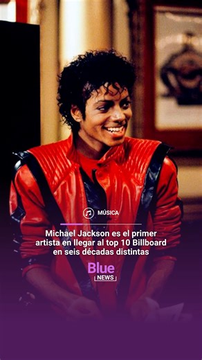 🎤 #BlueNews | Solo el Rey del Pop puede hacerlo 👑🔥 Thriller volvió a rugir en los rankings y Michael Jackson acaba de romper otro récord histórico — ¡sí, en pleno 2025! 📈 El clásico de 1982 saltó del puesto 32 al #10 en Billboard Hot 100, impulsado por Halloween y el primer avance de la película biográfica Michael. Con esto, Jackson marca presencia en el Top 10 en seis décadas distintas: 70s, 80s, 90s, 2000s, 2010s y ahora los 2020. 🔥 Este logro supera el récord de Andy Williams y confirma 