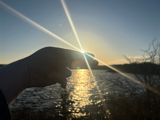 Sunset hack: How to tell the time using only your fingers - The Weather Network