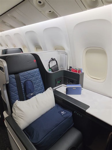 First Class Flight to Venice: Delta One Experience & City Break