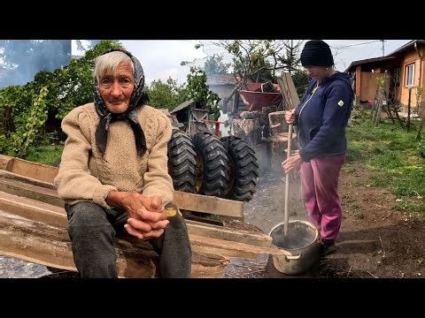 ÍGY ÉGETT LE A MAMÁNAK A LÁBA !😢🥺