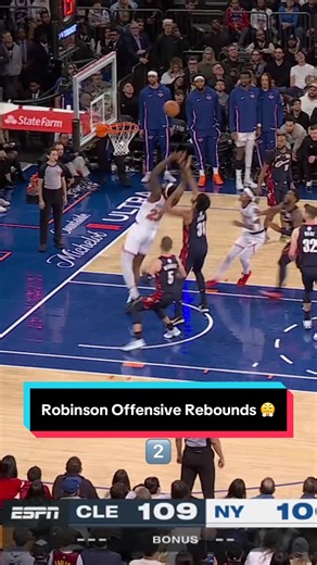 Mitchell Robinson's Dominant Offensive Rebounds in NBA