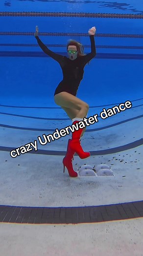 UNDERWATER 💧🔥 DANCE 👠 #pool #dance #heels #underwater #underwatertiktok