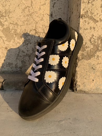 Painting on old shoes . #shoe painting abandoned city #Shoe Painting Tips #painting on shoes idea kpop #painting flower with acrylic paint lily #daisyflowers🌼🌸💖 #foryoupageofficial #buytrendy #shoeslaces #viralshoesneakers #sneakerspainting #paintingonsneakers #customisedsneaker #sneakerreseller