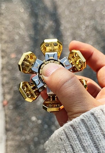 This fidget spinner is chef’s kiss for stress relief. Super smooth spin, zero friction, and it’s my go-to for crushing anxiety. #fidgettoys #fidgetspinner #stressrelief #coolgadgets #asmr