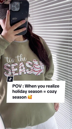 The perfect Christmas sweatshirt = comfy   festive ❄️🎄 #christmassweater #tistheseason #holidaysweater #giftideas #cozyseason