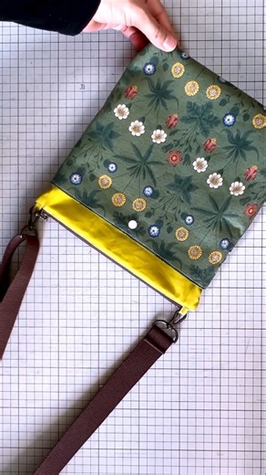 👜✨ How to Make a Zippered Shoulder Bag | Part 1 ✨👜 In this first part, we start making a practical zippered shoulder bag step by step. You’ll see the initial preparation, cutting, and early sewing process to build a neat and sturdy foundation. This is just the beginning! ➡️ Part 2 will cover the next steps and final assembly, so don’t miss it. Save this reel and follow for the next part to complete the bag with me 💛 #ZipperedBag #ShoulderBagDIY #SewingTutorial #Part1 #DIYSewing #HandmadeBag #