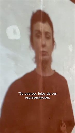 MACBA on Instagram: "⭕️ Escuchamos un fragmento del texto de sala de "Suspensión" de Carla Chaim. 🔺Para la artista, su obra es un resultado de lo que realmente le interesa: el proceso. Las piezas son el resto de una acción que tuvo lugar, una prueba de la existencia del gesto performático, que no permite que desaparezca por completo. 🔺En esta exhibición, Chaim propone un ritmo desacelerado, que se resista a la aceleración del mundo y nos permita detenernos en el tiempo, sentirnos parte del ins