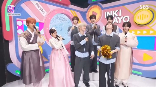 小薰小潣挑战踢毽子kkk 太可爱了哦多剋 ｜260215 人歌采访