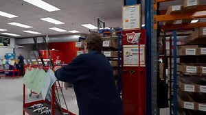 🔴INSIDE IRVINE🔴 Custom Fit Ever wondered how your irons get from components to perfect for you? When you order a custom set of Wilson irons, our experienced team up in Irvine make them especially for you! Take a look to see the journey your irons go through to be built, boxed and sent to you 🏌🏾‍♀️ Which irons are you getting fit for?⬇️ | Wilson Golf UK