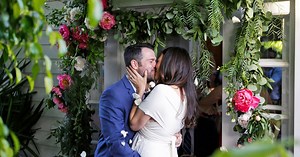 Couple's Tiny Home Wedding Is Cool, Casual And So Damn Chic