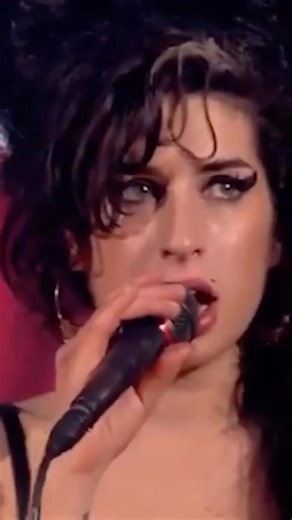 Amy Winehouse Singing "Take the Box" After the Frank Era | Live