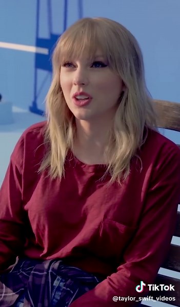 Taylor begind the scenes for the music video for The Man #taylorswift #theman #idbetheman #lover #loverera #taylorswiftmusicvideo #themanmusicvideo #loverera #tswift #swifttok #taylorswifttok #swiftie #swifties #swiftiesoftiktok #taylorswiftvideos #taylorswiftvids #taylorswiftvideo #taylor_swift_videos