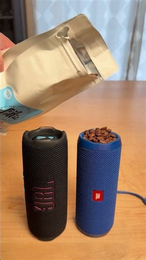 JBL Flip 7 vs Flip 4: Which one handles bass better? - ☕🇧🇷🔊 #JBL #speaker #audio #Bibscoffee